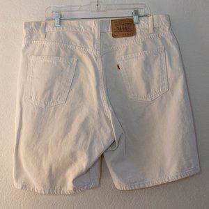 Levi's Shorts, 550 relaxed fit, eggshell white, vintage, sz 40, very gently used
